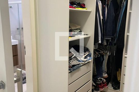Closet do quarto de casa de condomínio à venda com 4 quartos, 324m² em Swiss Park, Campinas