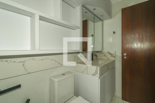 Banheiro de apartamento à venda com 2 quartos, 76m² em Auxiliadora, Porto Alegre