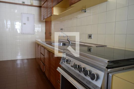 Cozinha de apartamento para alugar com 3 quartos, 160m² em Alto de Pinheiros, São Paulo