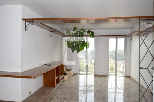 Apartamento para alugar com 3 quartos, 160m² em Alto de Pinheiros, São Paulo