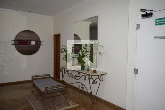 Hall de entrada de apartamento para alugar com 3 quartos, 160m² em Alto de Pinheiros, São Paulo