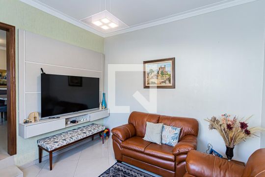 Sala de estar de casa à venda com 4 quartos, 120m² em Jardim Peri, São Paulo