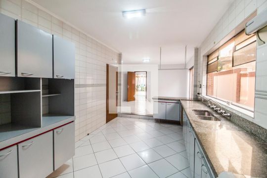 Cozinha de casa de condomínio à venda com 4 quartos, 470m² em Alphaville, Santana de Parnaíba