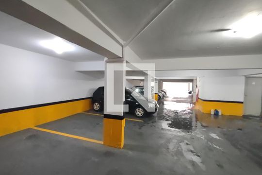 Garagem de apartamento para alugar com 2 quartos, 70m² em Cerâmica, São Caetano do Sul