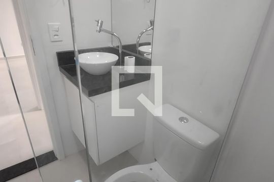 Banheiro de apartamento para alugar com 2 quartos, 70m² em Cerâmica, São Caetano do Sul