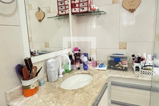 Banheiro da Suíte de casa à venda com 3 quartos, 194m² em Jardim das Maravilhas, Santo André