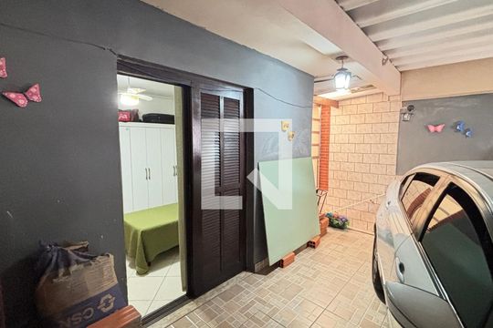 Garagem de casa à venda com 3 quartos, 194m² em Jardim das Maravilhas, Santo André