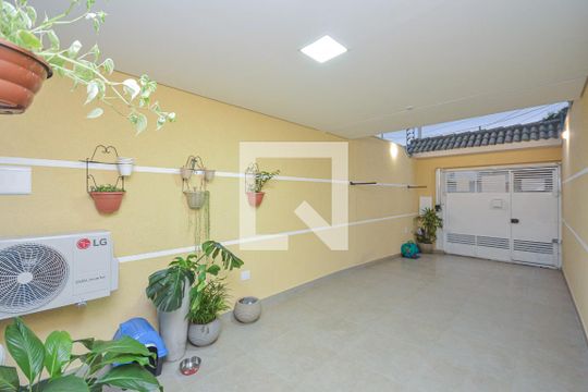 Garagem de casa à venda com 3 quartos, 140m² em Jardim Sabara, São Paulo