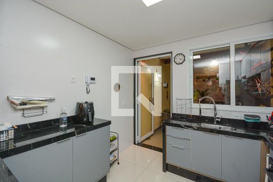 Cozinha de casa à venda com 3 quartos, 140m² em Jardim Sabara, São Paulo