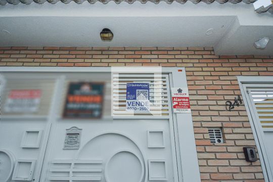 Fachada e placa de casa à venda com 3 quartos, 140m² em Jardim Sabara, São Paulo