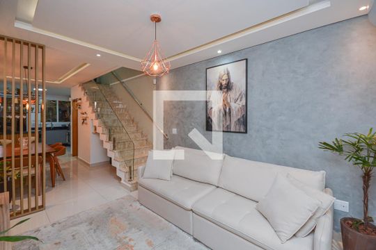 Sala de casa à venda com 3 quartos, 140m² em Jardim Sabara, São Paulo