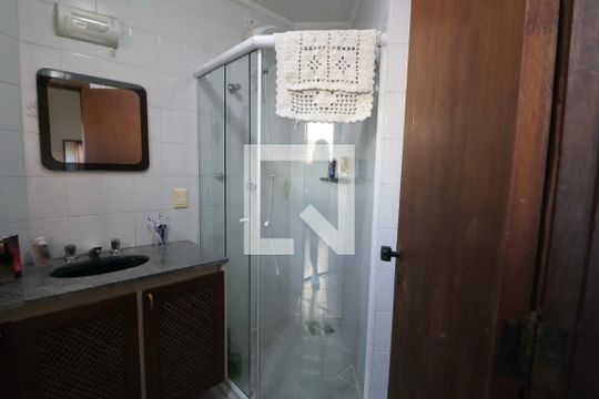 Banheiro Suíte de apartamento para alugar com 2 quartos, 84m² em Jardim Tejereba, Guarujá