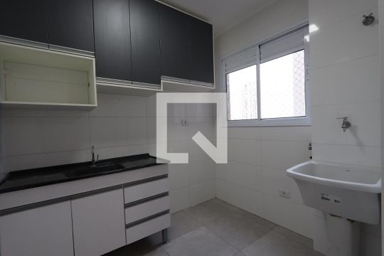 Cozinha de apartamento para alugar com 2 quartos, 42m² em Jardim Piqueroby, São Paulo