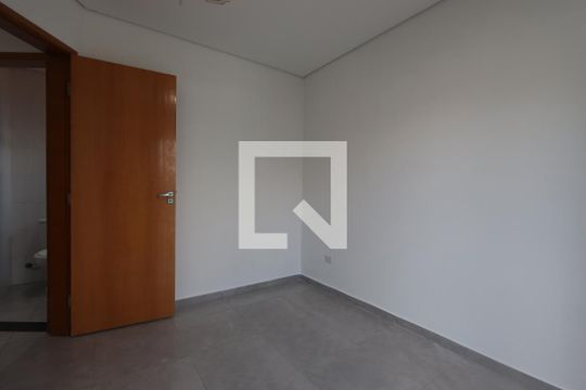 Quarto de apartamento para alugar com 2 quartos, 42m² em Jardim Piqueroby, São Paulo