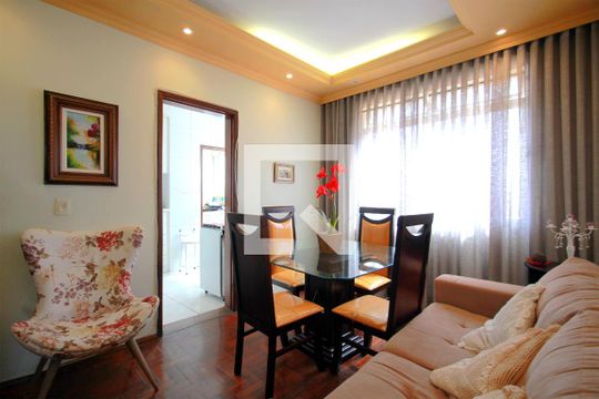 Sala de apartamento à venda com 2 quartos, 80m² em Santa Tereza, Belo Horizonte
