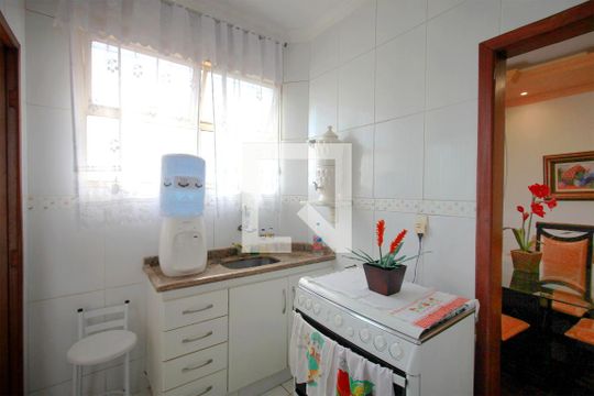 Cozinha de apartamento à venda com 2 quartos, 80m² em Santa Tereza, Belo Horizonte