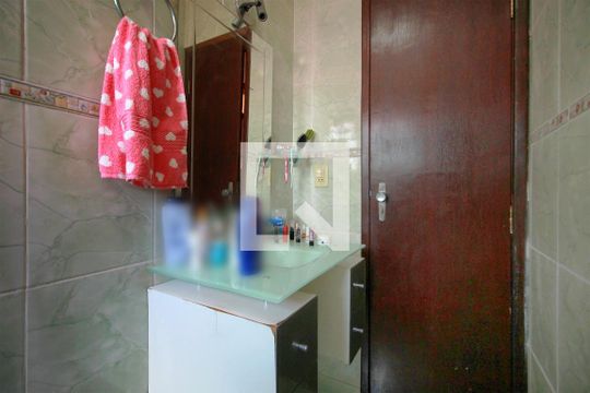 Banheiro de apartamento à venda com 2 quartos, 80m² em Santa Tereza, Belo Horizonte