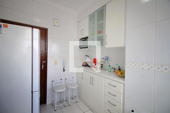 Cozinha de apartamento à venda com 2 quartos, 80m² em Santa Tereza, Belo Horizonte