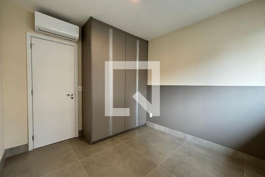 Quarto de apartamento à venda com 1 quarto, 44m² em Indianópolis, São Paulo