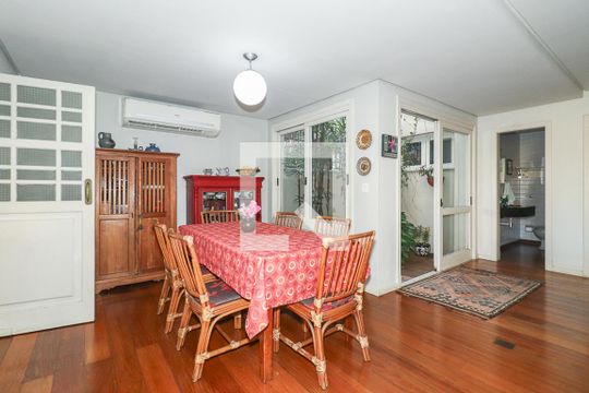 Sala de casa à venda com 4 quartos, 372m² em Vila Jardim, Porto Alegre