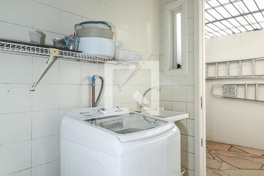 Área de Serviço de casa à venda com 4 quartos, 372m² em Vila Jardim, Porto Alegre