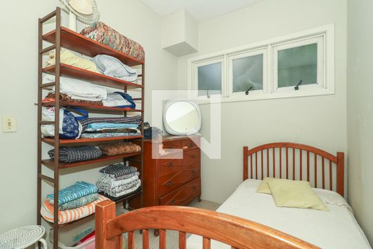 Quarto de Serviço de casa à venda com 4 quartos, 372m² em Vila Jardim, Porto Alegre