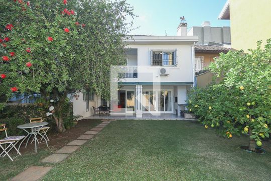 Fundos de casa à venda com 4 quartos, 372m² em Vila Jardim, Porto Alegre