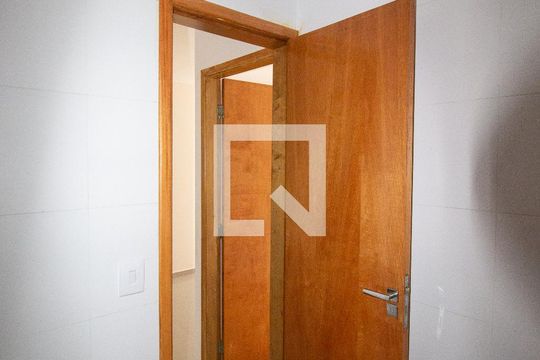 Banheiro Social de casa de condomínio para alugar com 2 quartos, 42m² em Parada Xv de Novembro, São Paulo