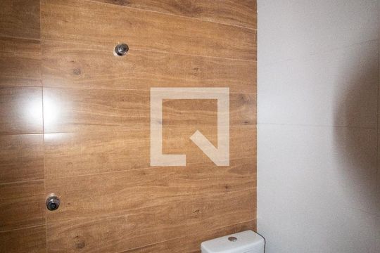 Banheiro Social de casa de condomínio para alugar com 2 quartos, 42m² em Parada Xv de Novembro, São Paulo