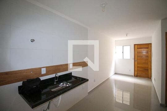 Cozinha de casa de condomínio para alugar com 2 quartos, 42m² em Parada Xv de Novembro, São Paulo