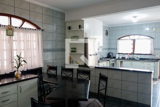 Cozinha de casa à venda com 5 quartos, 139m² em Pestana, Osasco