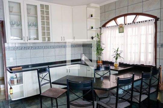 Cozinha de casa à venda com 5 quartos, 139m² em Pestana, Osasco