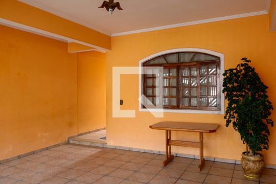Garagem de casa à venda com 5 quartos, 139m² em Pestana, Osasco