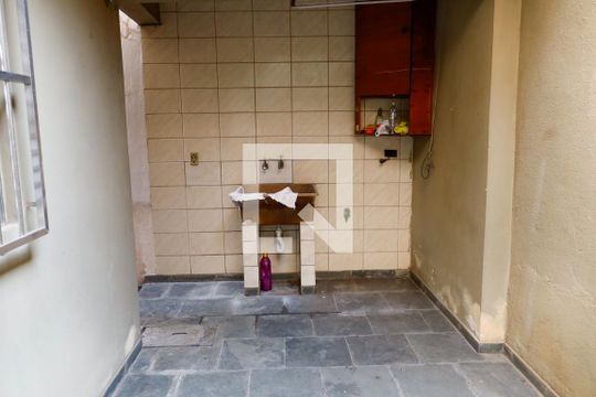 Lavanderia de casa à venda com 5 quartos, 139m² em Pestana, Osasco