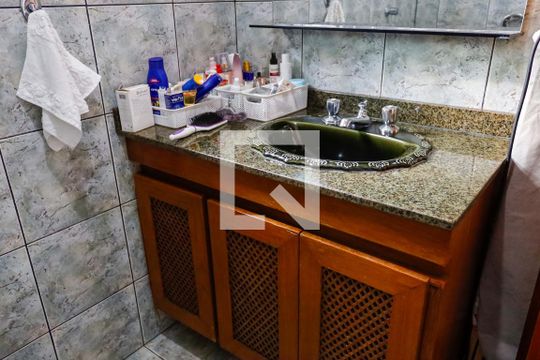 Banheiro da Suíte de casa à venda com 5 quartos, 139m² em Pestana, Osasco