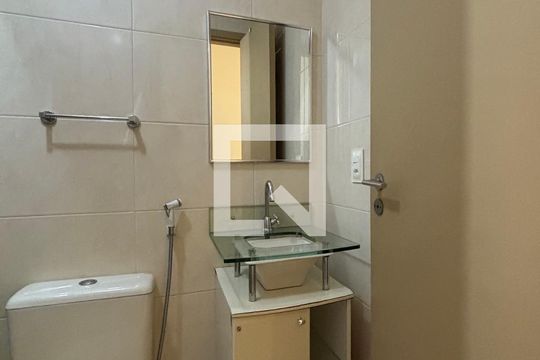 Banheiro social de apartamento à venda com 3 quartos, 108m² em Copacabana, Rio de Janeiro