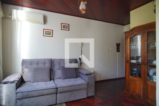 Sala de apartamento para alugar com 3 quartos, 75m² em Passo D’areia, Porto Alegre