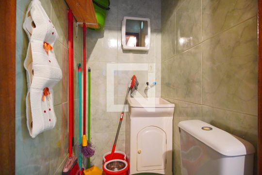Área de serviço de apartamento para alugar com 3 quartos, 75m² em Passo D’areia, Porto Alegre
