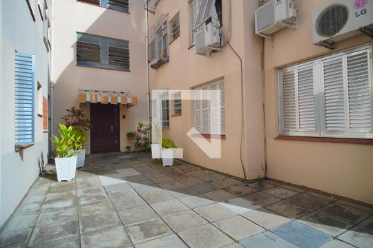 Fachada do bloco de apartamento para alugar com 3 quartos, 75m² em Passo D’areia, Porto Alegre
