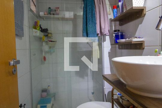 Banheiro de apartamento para alugar com 3 quartos, 78m² em Lote 12, Brasília