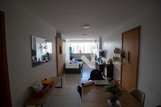 Sala de apartamento para alugar com 3 quartos, 78m² em Lote 12, Brasília