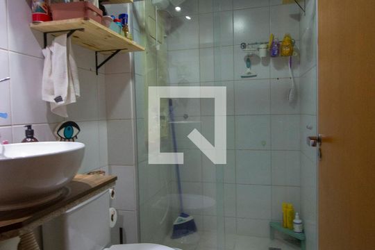 Banheiro de apartamento para alugar com 3 quartos, 78m² em Lote 12, Brasília