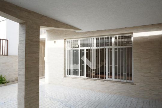 Área Externa de casa para alugar com 3 quartos, 175m² em Vila Regente Feijó, São Paulo