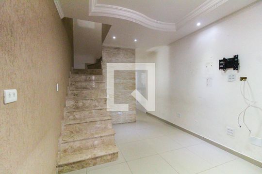 Sala de casa de condomínio à venda com 2 quartos, 72m² em Vila Carmosina, São Paulo
