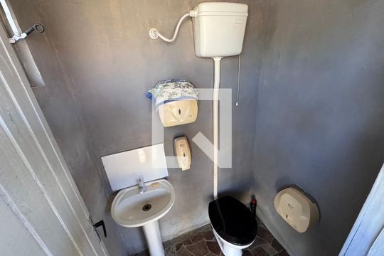 Banheiro de Serviço de casa à venda com 2 quartos, 96m² em Santos Dumont, São Leopoldo