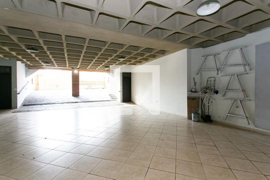 Garagem de casa para alugar com 3 quartos, 302m² em Chácara Seis de Outubro, São Paulo