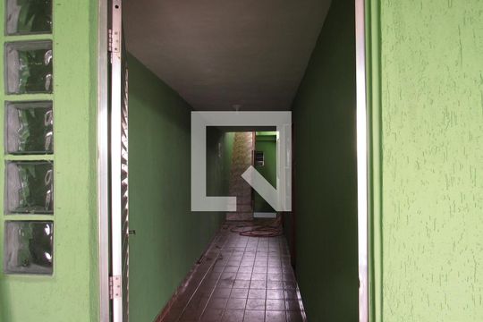 Corredor/ Garagem de casa à venda com 2 quartos, 300m² em Padroeira, Osasco