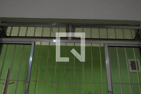 Vista da Sala de casa à venda com 2 quartos, 300m² em Padroeira, Osasco