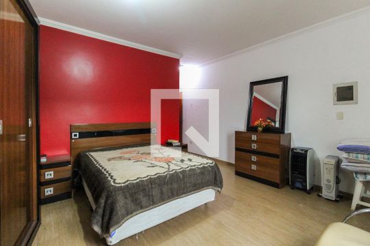 Suíte de casa à venda com 4 quartos, 260m² em Vila Campanela, São Paulo