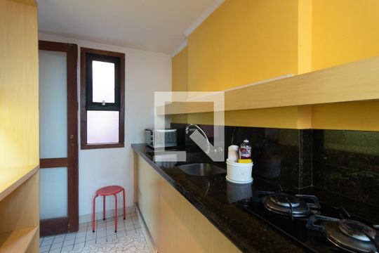 Cozinha de apartamento à venda com 2 quartos, 80m² em Tristeza, Porto Alegre